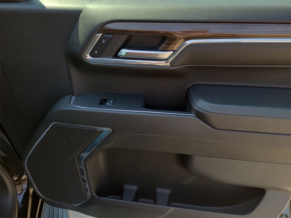 2024 Chevrolet Silverado 1500 LT photo 8