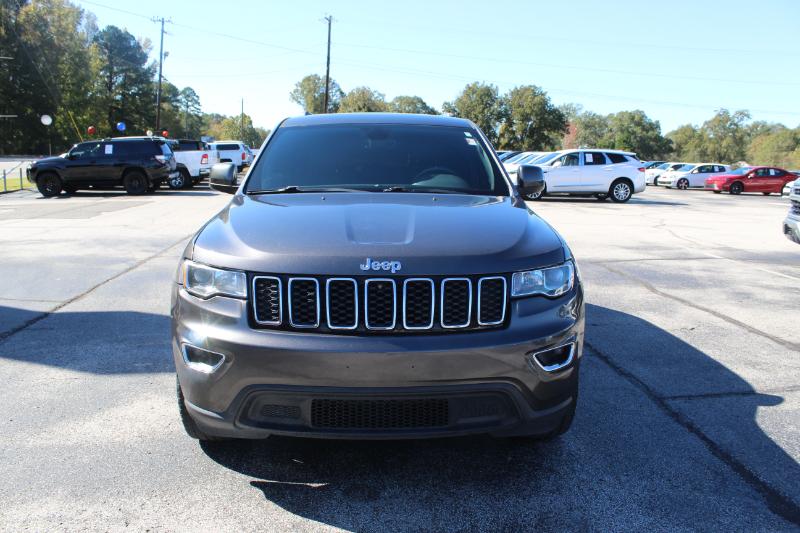 2017 Jeep Grand Cherokee Laredo photo 2