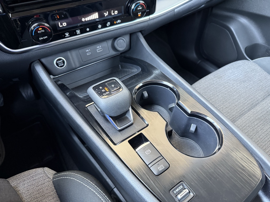2023 Nissan Rogue SV photo 13