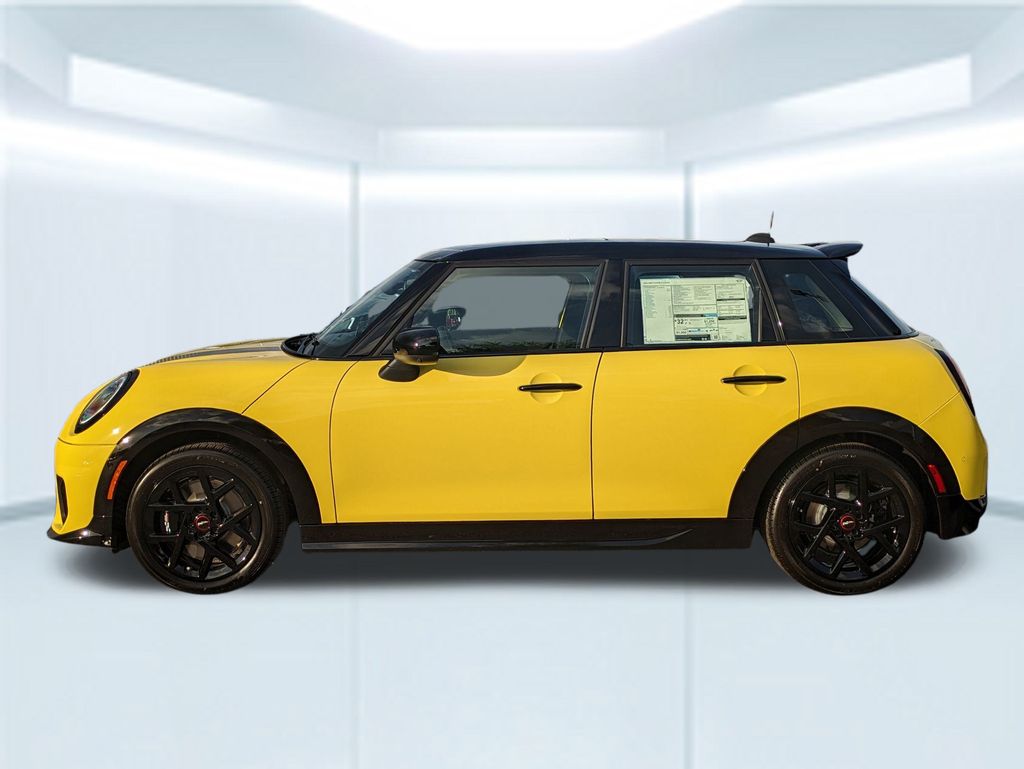 2026 Mini Cooper 4 Door Hardtop Iconic photo 2