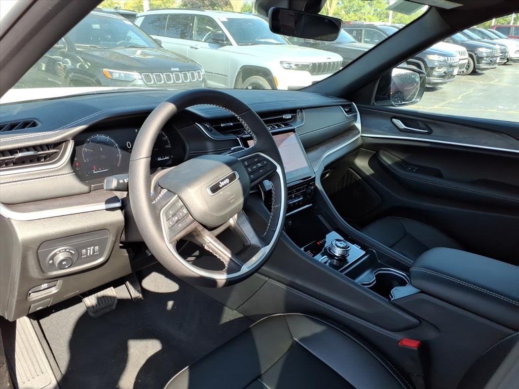 2025 Jeep Grand Cherokee Limited photo 6