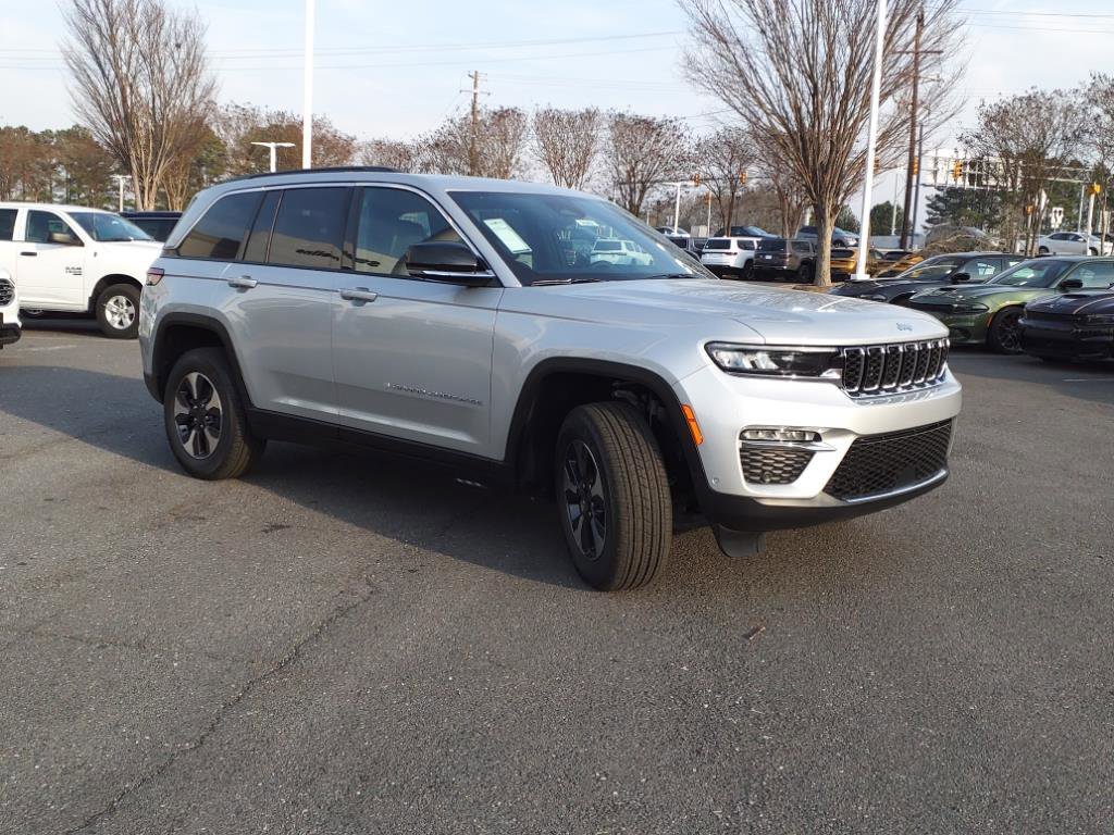 2024 Jeep Cherokee 4xe Sport photo 3