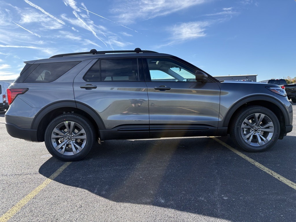 2026 Ford Explorer photo 3