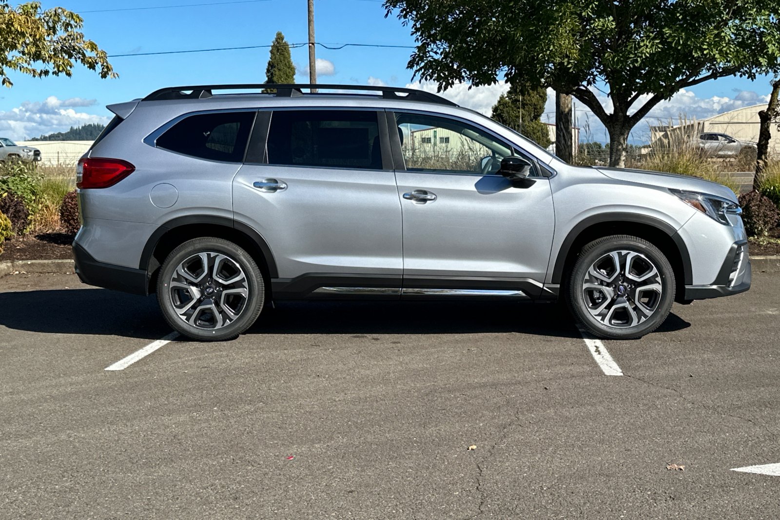 2025 Subaru Ascent Touring photo 3