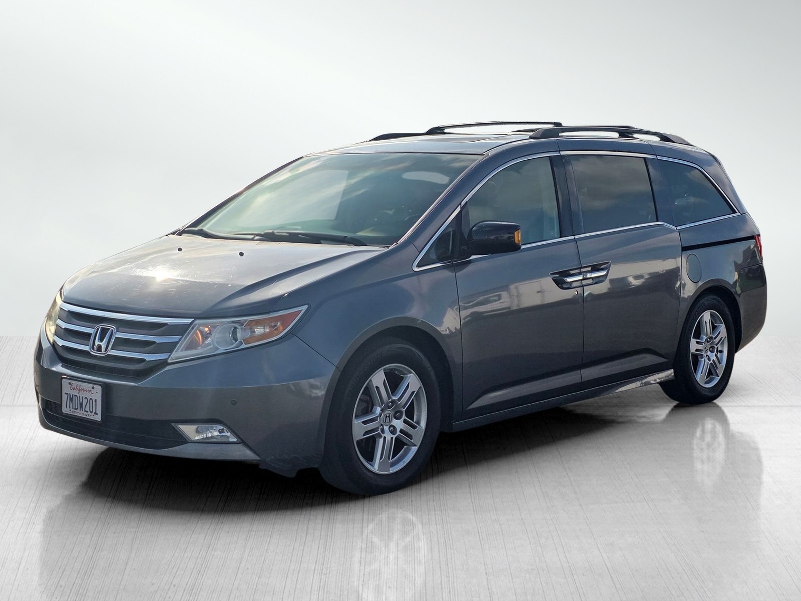 2012 Honda Odyssey Touring photo 3