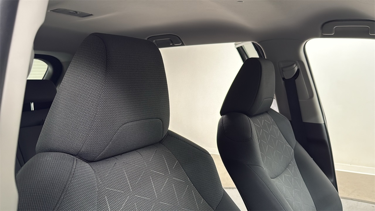 2021 Toyota RAV4 XLE photo 17