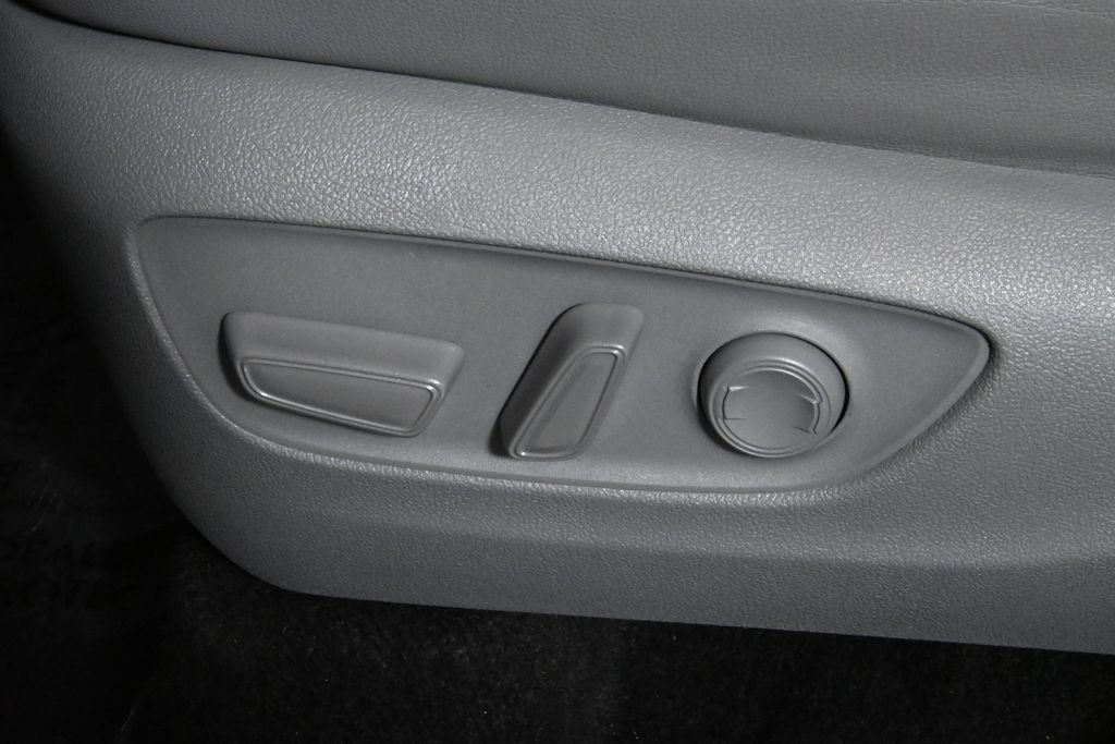 2024 Toyota Highlander XLE photo 26
