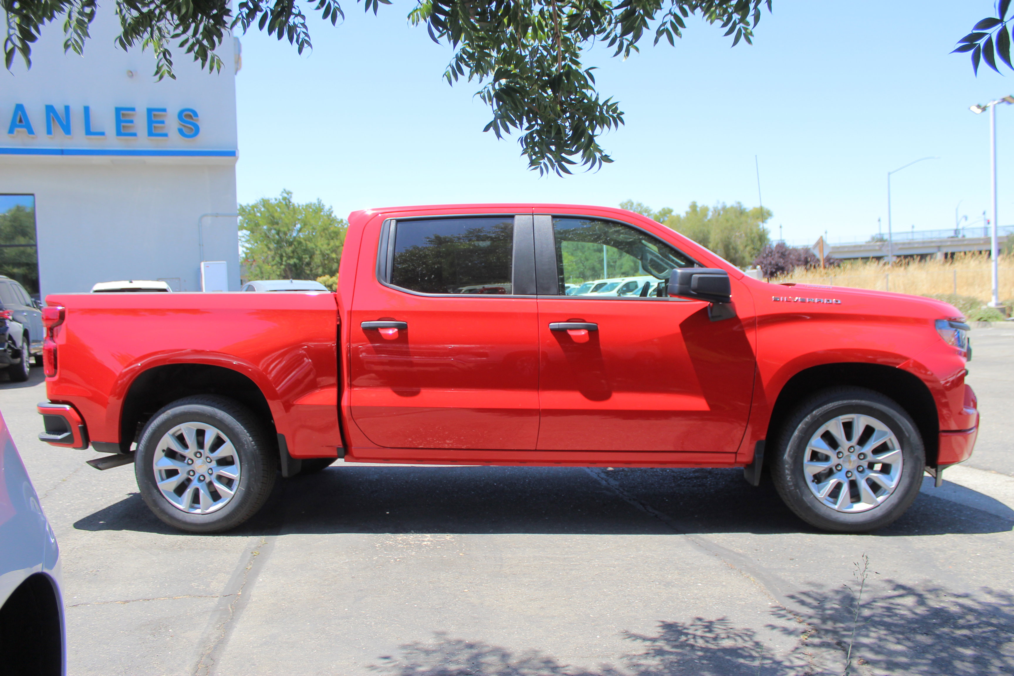 2025 Chevrolet Silverado Custom photo 4