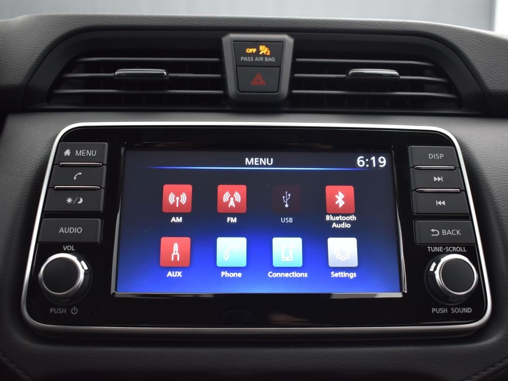 2025 Nissan Versa 1.6 S photo 9