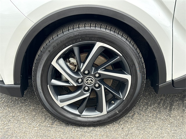 2022 Toyota C-HR Limited photo 12
