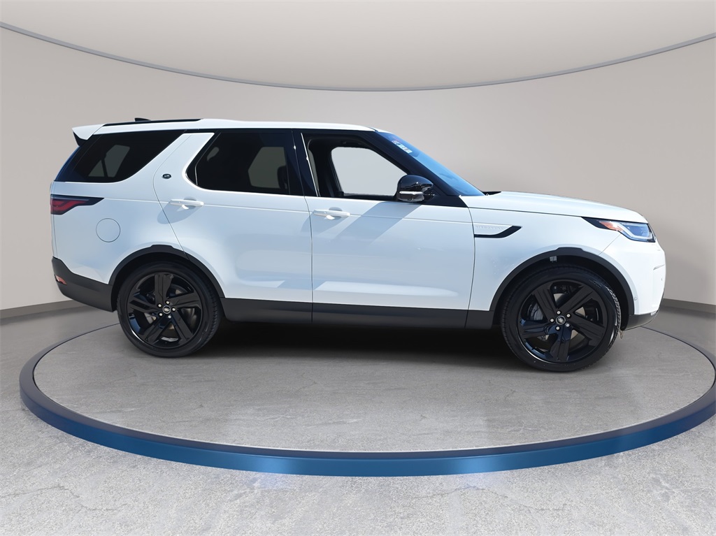 2025 Land Rover Discovery S photo 3