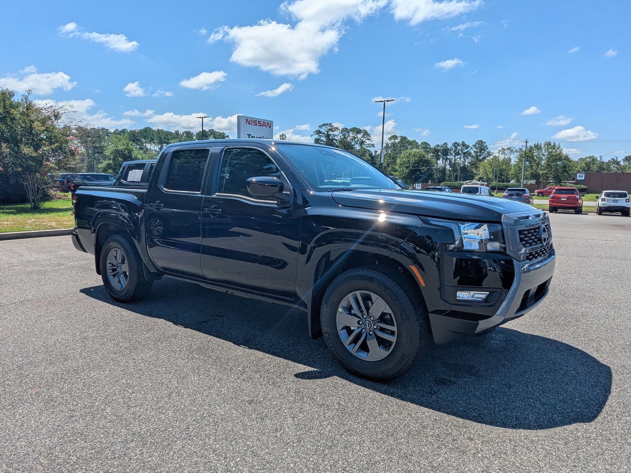 2025 Nissan Frontier Crew Cab SV photo 2