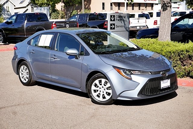 2022 Toyota Corolla LE photo 2