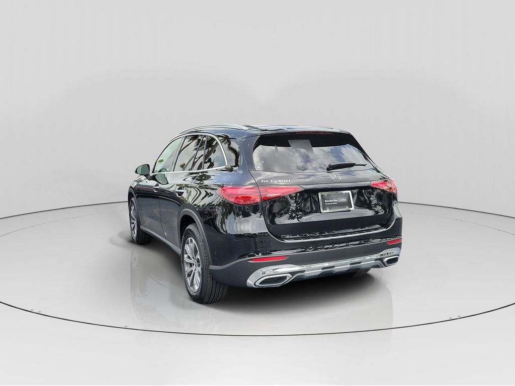 2025 Mercedes Benz GLC 300 photo 4