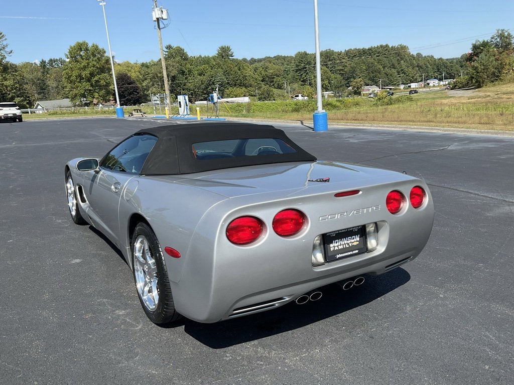 2004 Chevrolet Corvette Base photo 21