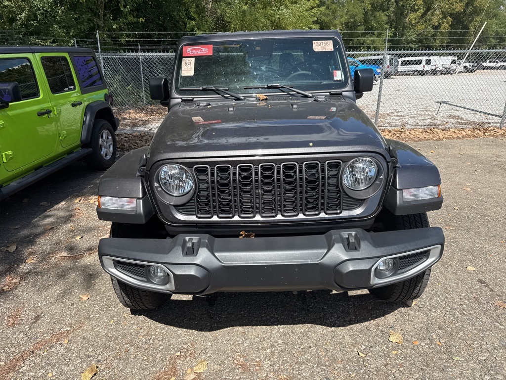 2024 Jeep Gladiator Sport photo 2