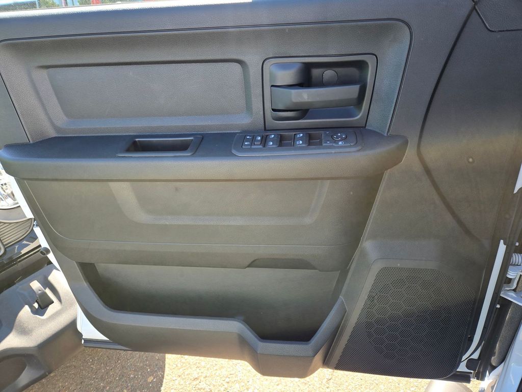 2025 Ram 2500 Tradesman photo 8
