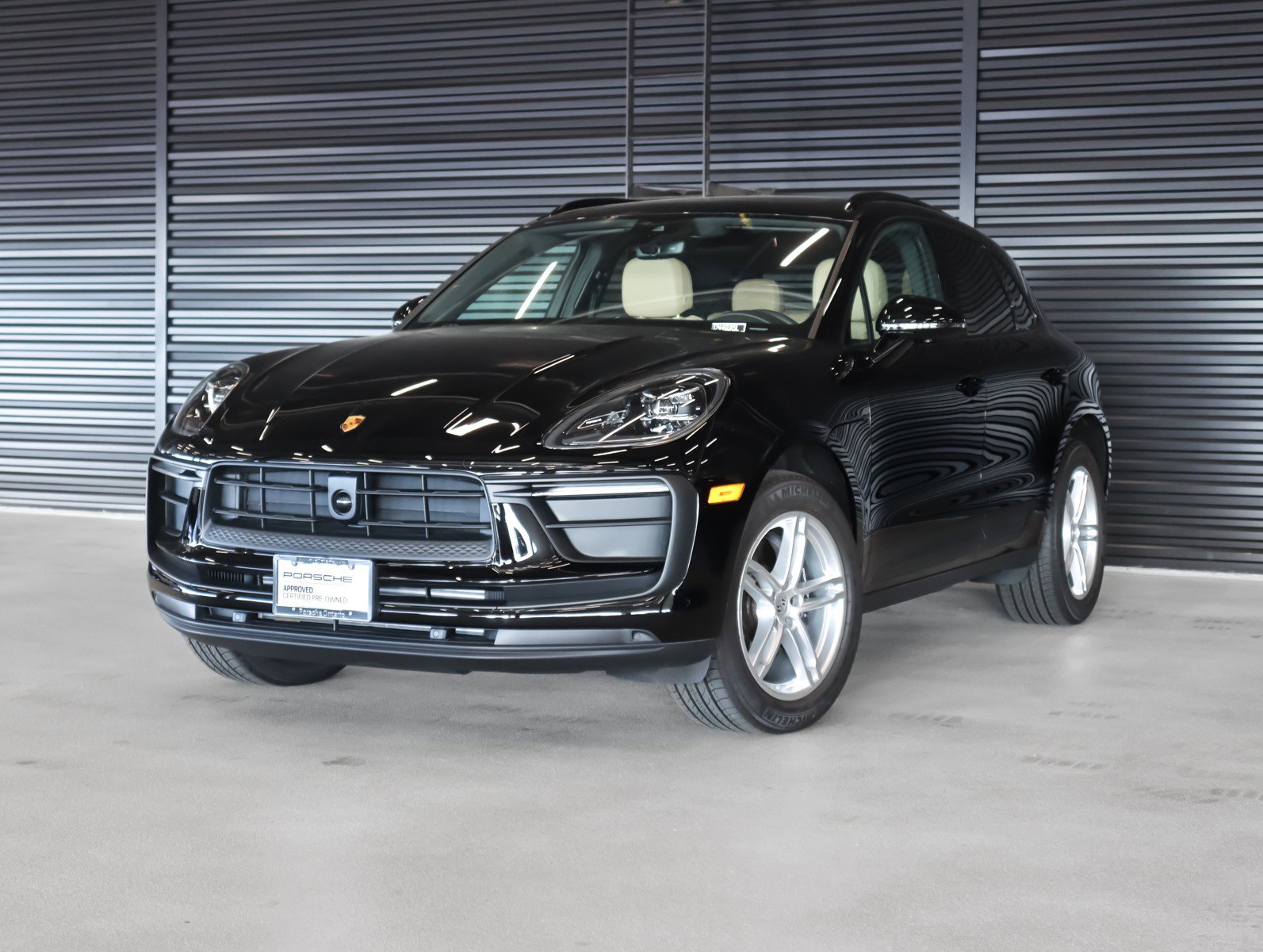 2025 Porsche Macan's photo