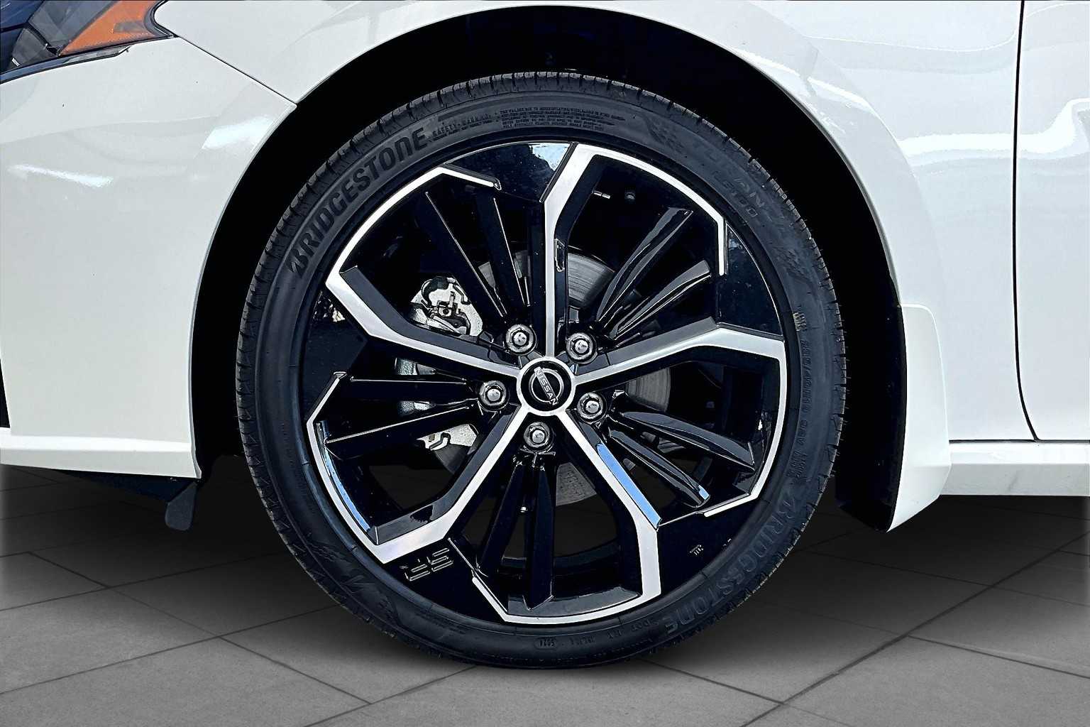 2025 Nissan Altima SR photo 8