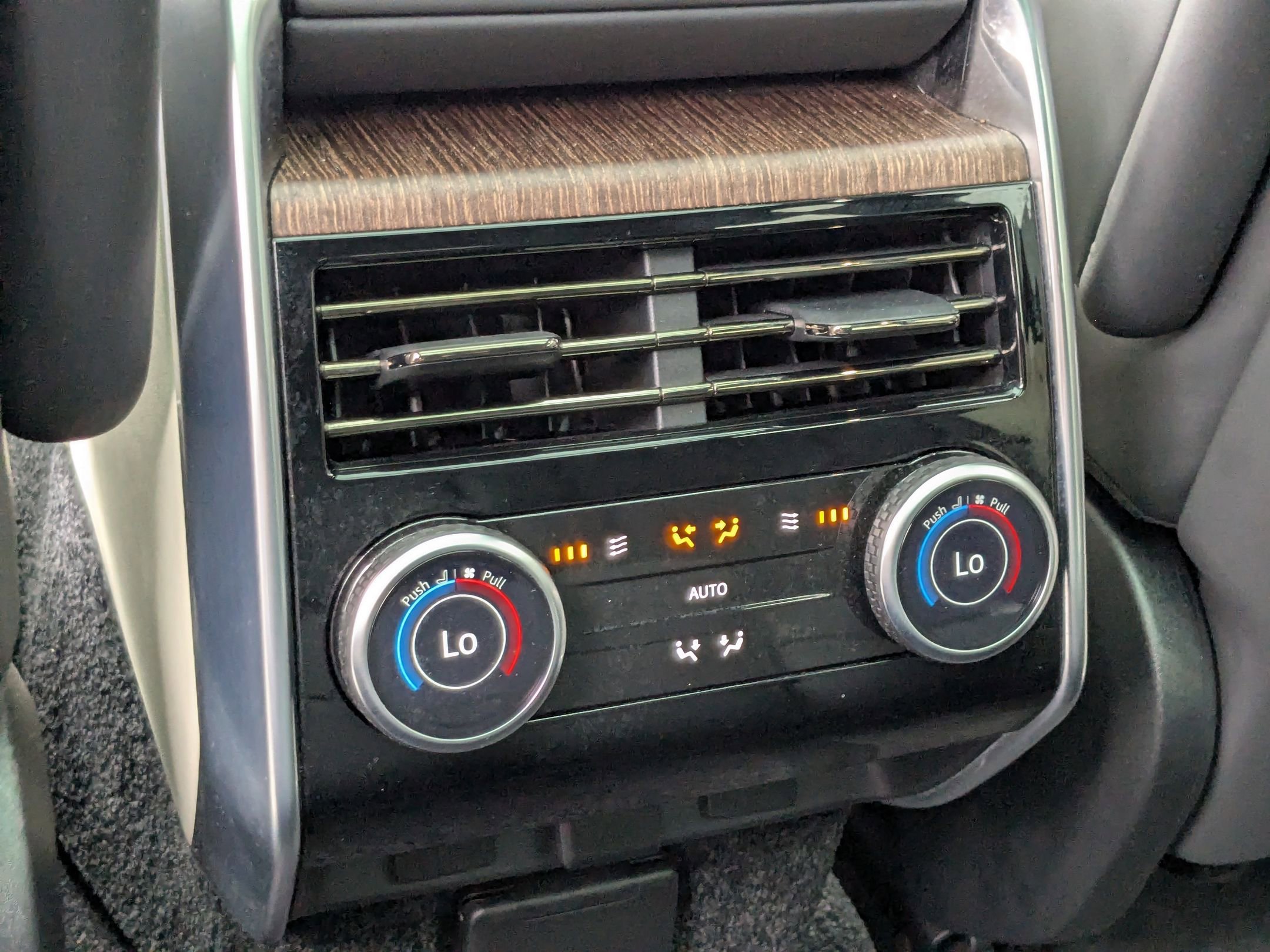 2024 Land Rover Range Rover SE photo 16
