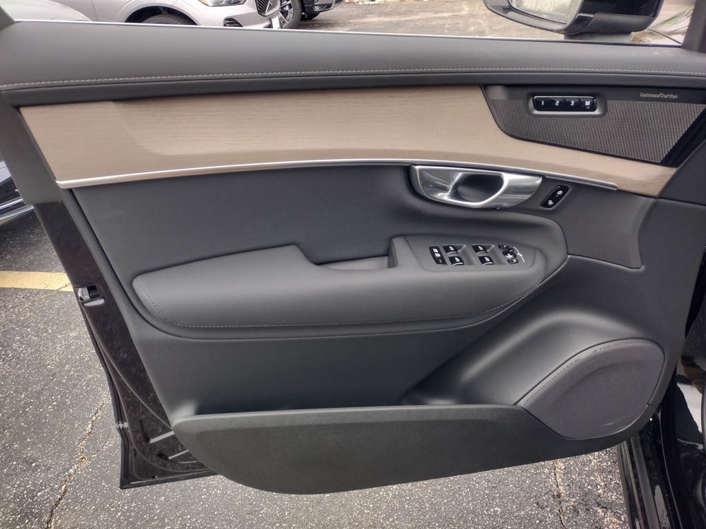 2026 VOLVO XC90 - Image 9