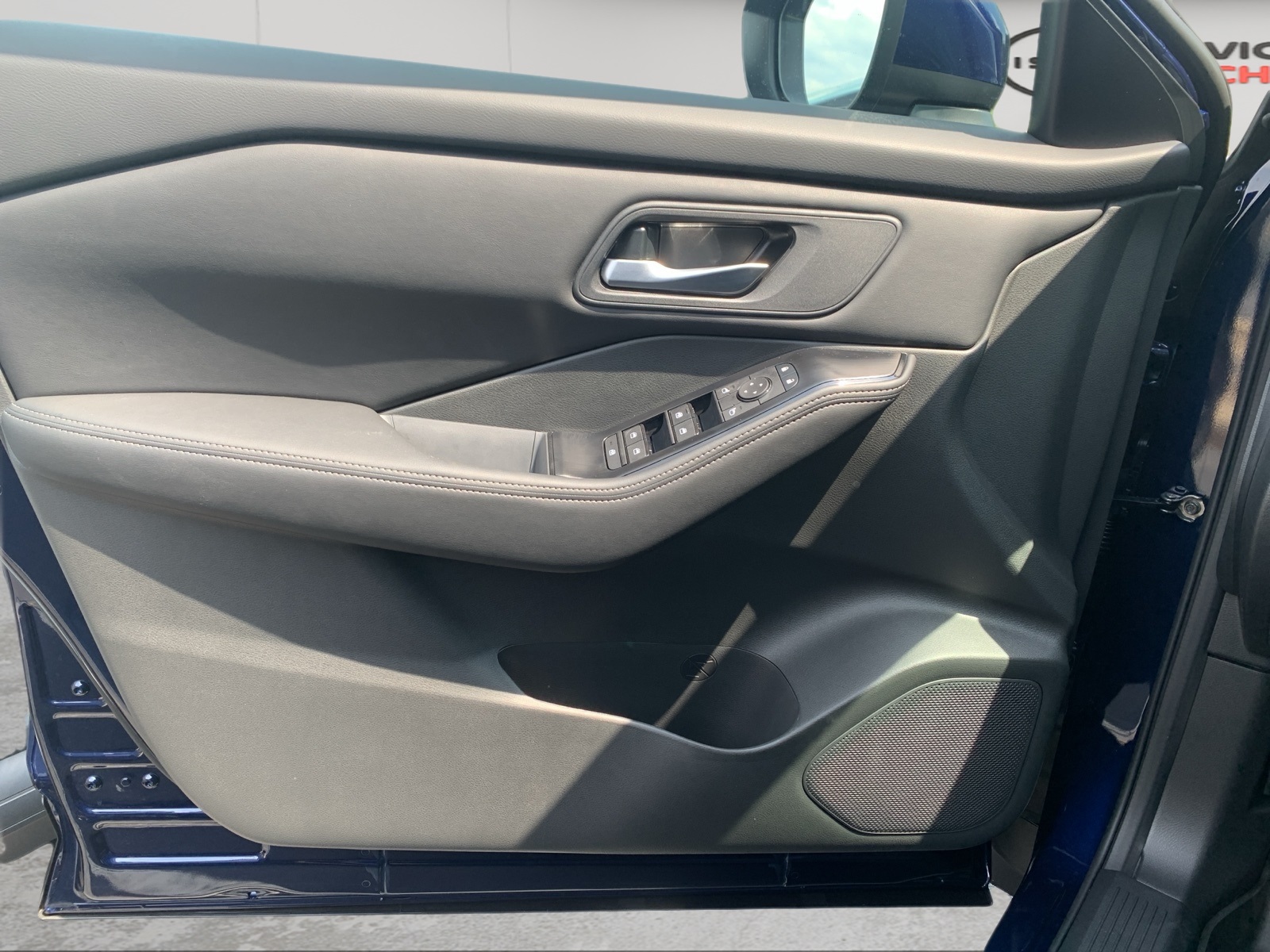 2026 Nissan Rogue SV photo 10