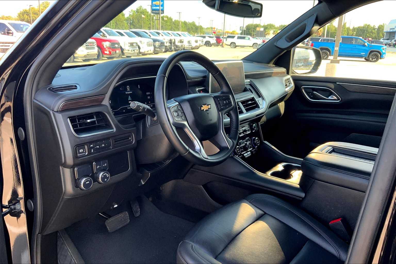 2024 Chevrolet Suburban LT photo 15