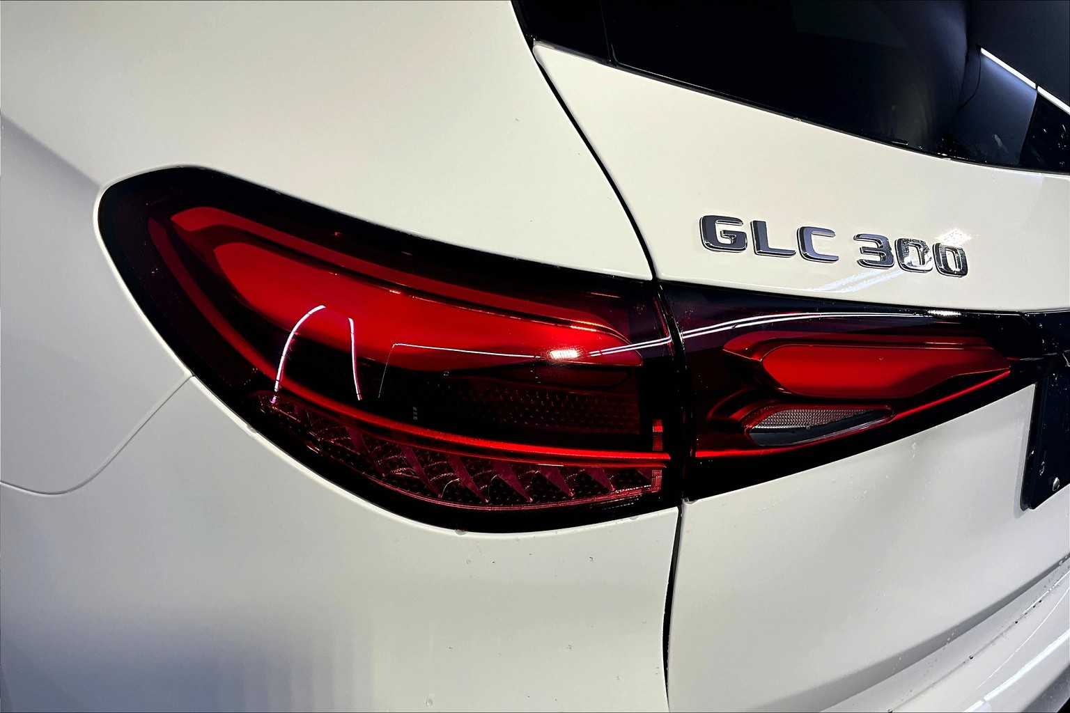 2026 Mercedes Benz GLC 300 4MATIC photo 5