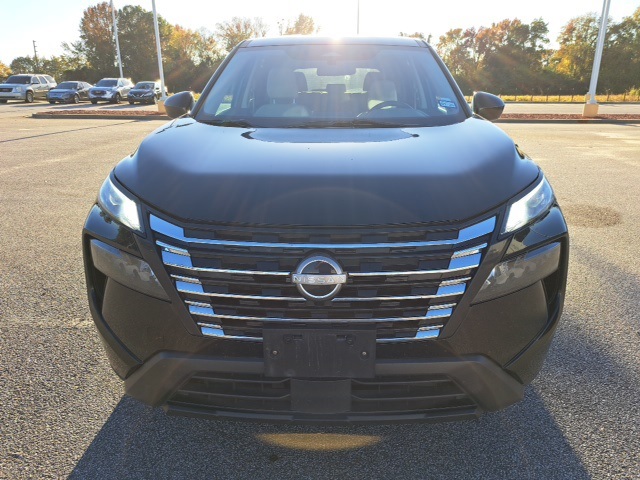 2024 Nissan Rogue SV photo 3