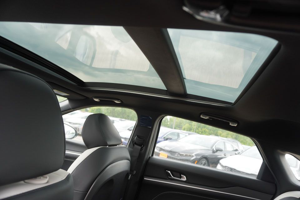 2025 Kia K5 GT-Line photo 12