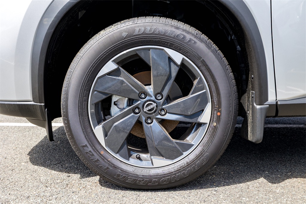 2025 Nissan Rogue SV photo 9