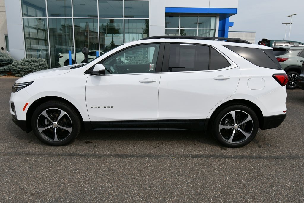2022 Chevrolet Equinox LT photo 3