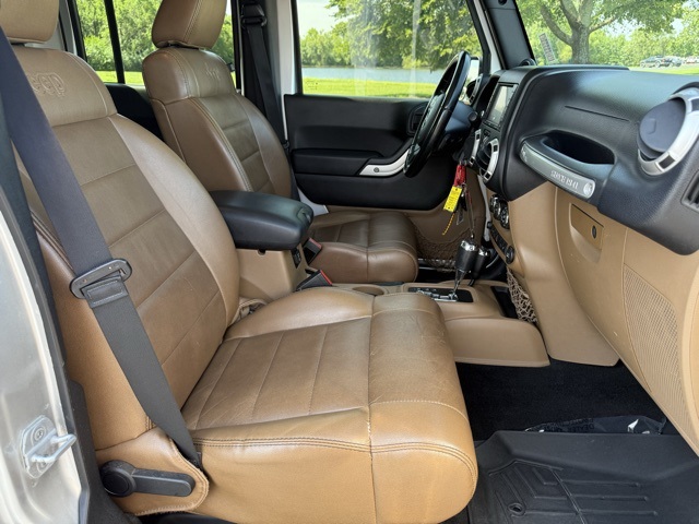 2012 Jeep Wrangler Unlimited Sahara photo 9