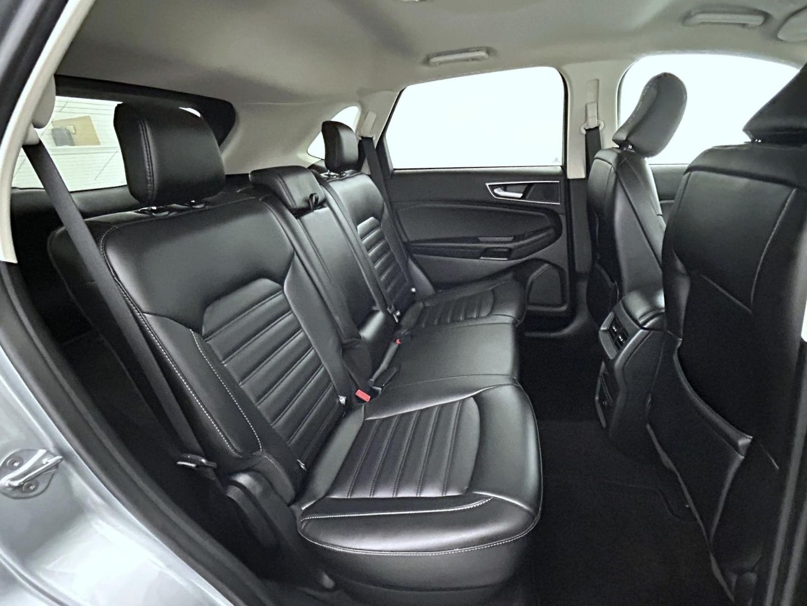 2024 Ford Edge SEL photo 17