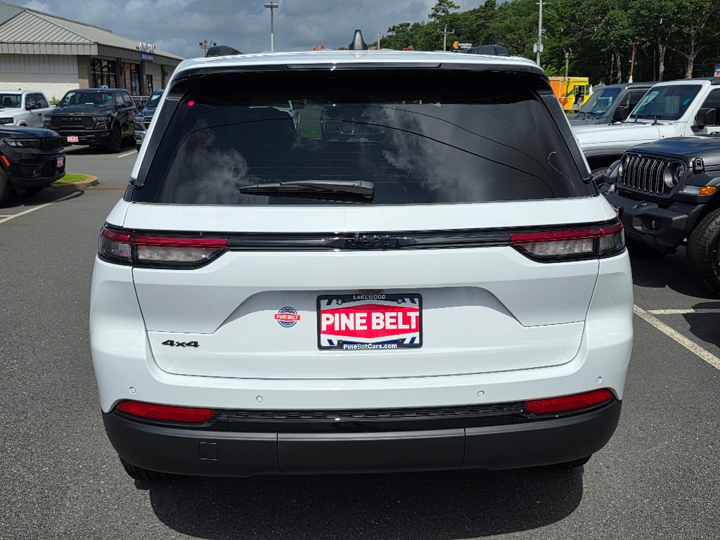 2025 Jeep Grand Cherokee Laredo photo 9