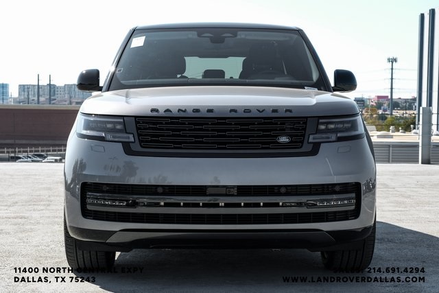 2025 Land Rover Range Rover SE photo 3