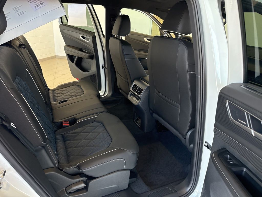 2026 Volkswagen Atlas Cross Sport SEL Premium R-Line photo 13