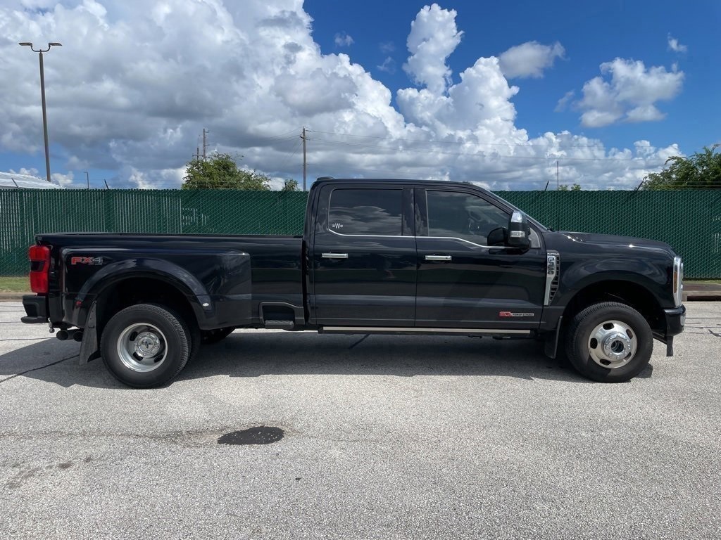2024 Ford F-350 photo 2