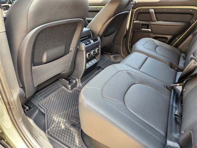 2025 Land Rover Defender 110 X-Dynamic SE photo 18