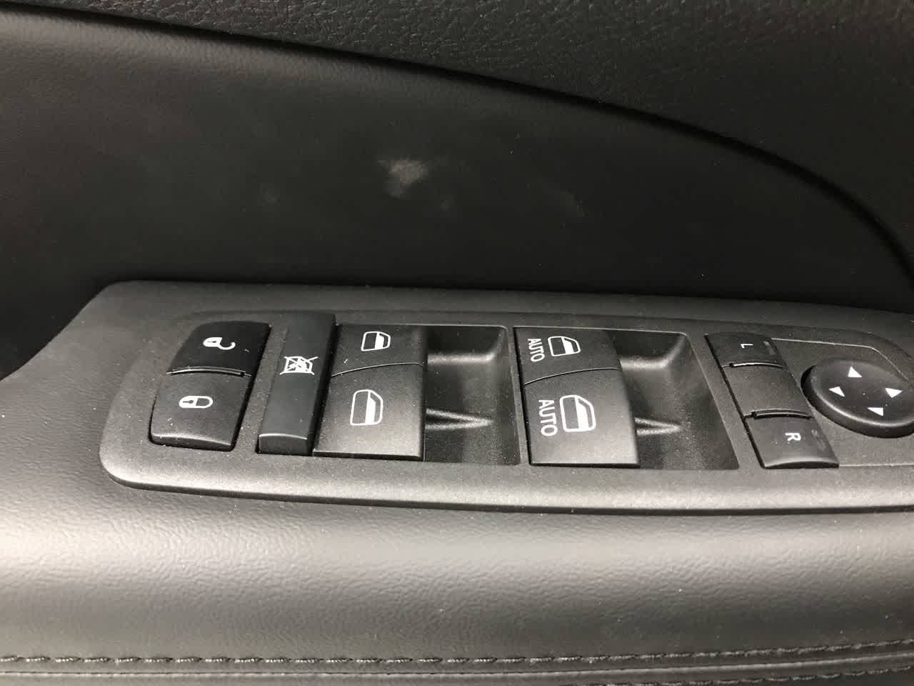 2022 Jeep Cherokee Laredo photo 3