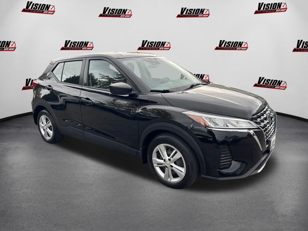 2021 Nissan Kicks S photo 2