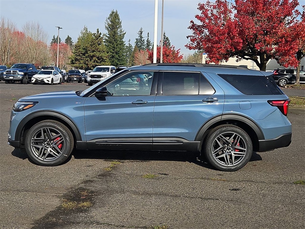 2025 Ford Explorer ST-Line photo 3