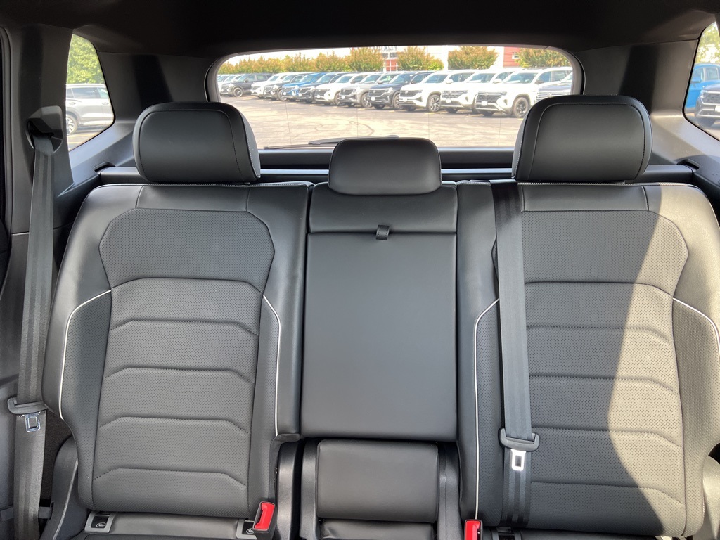2022 Volkswagen Tiguan SEL Premium R-Line photo 33