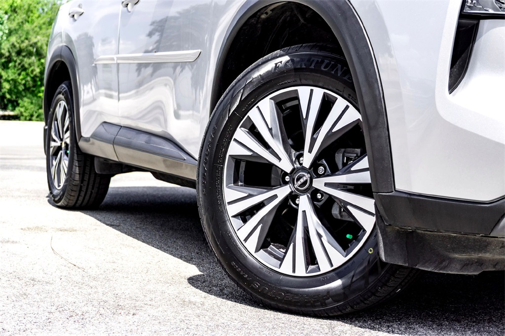 2023 Nissan Rogue SV photo 2