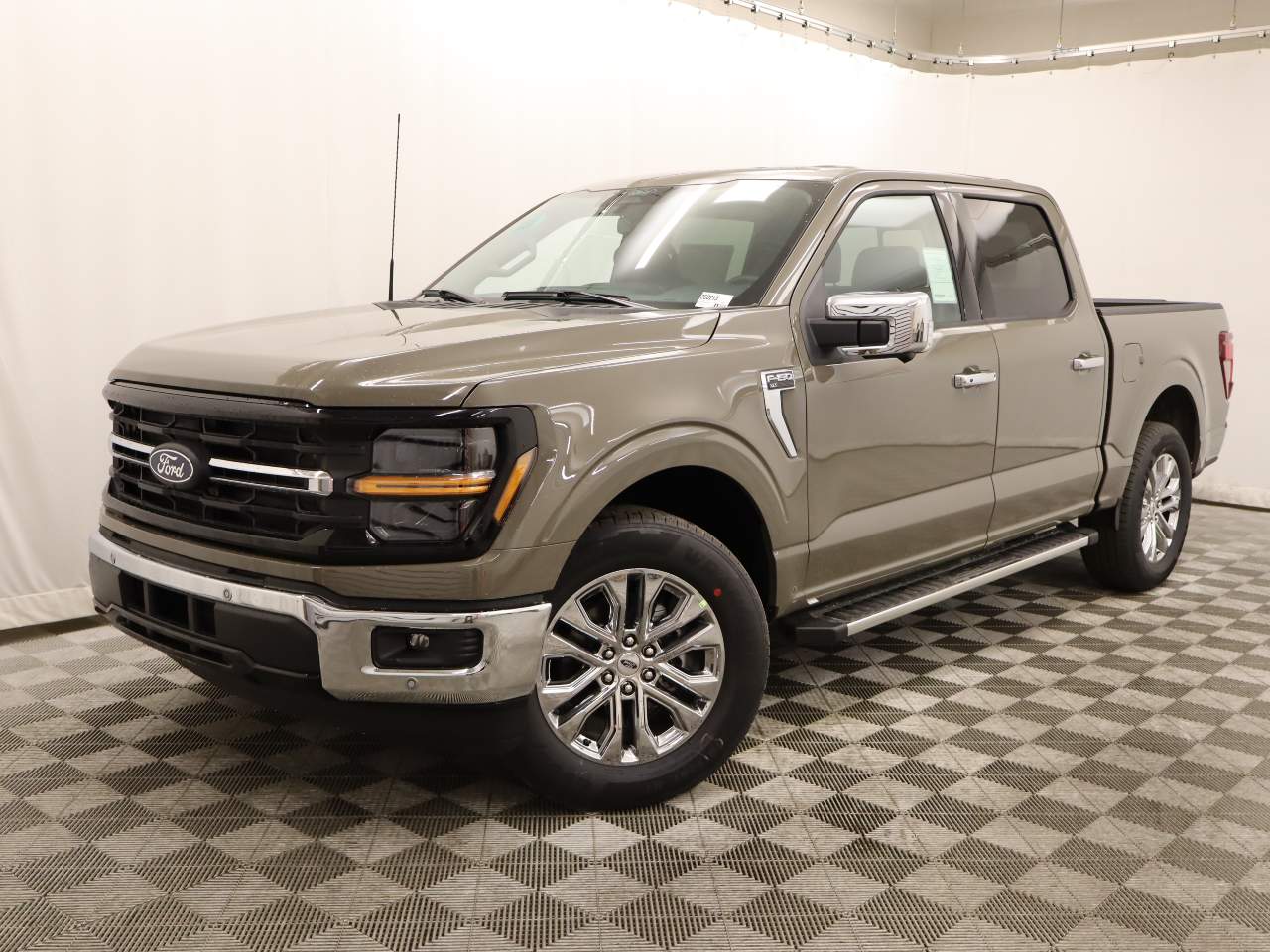 2025 Ford F-150 XLT's photo