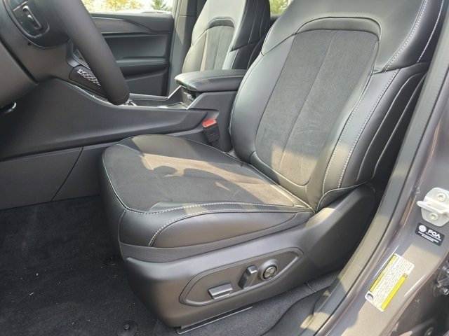 2025 Jeep Grand Cherokee Laredo Altitude photo 2
