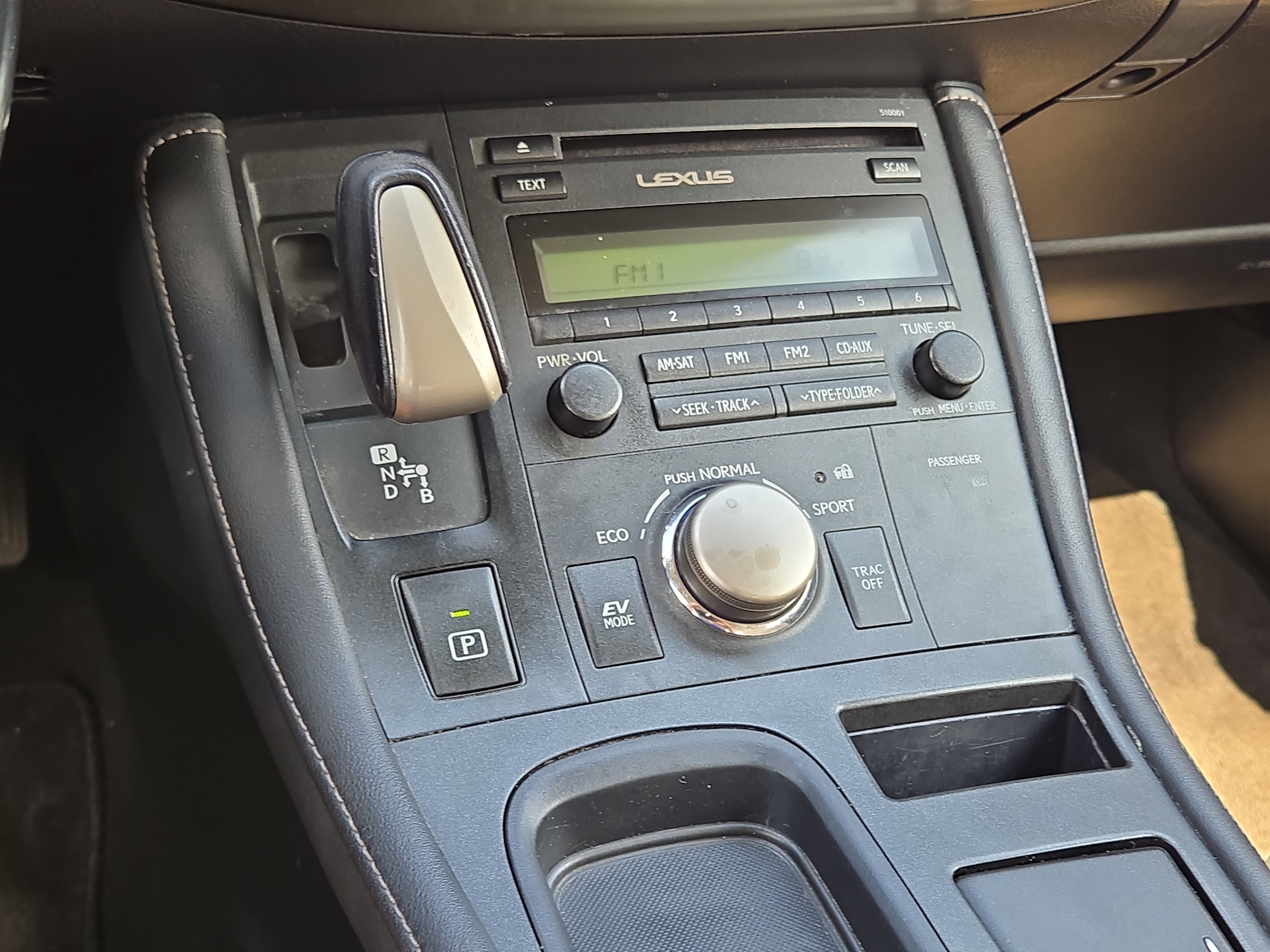 2014 Lexus CT 200h photo 3