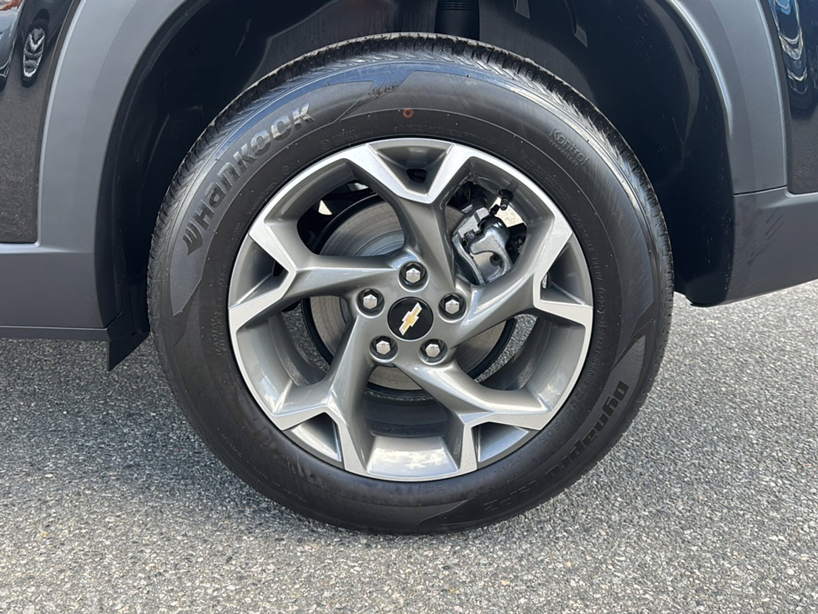 2025 Chevrolet Trax LT photo 11