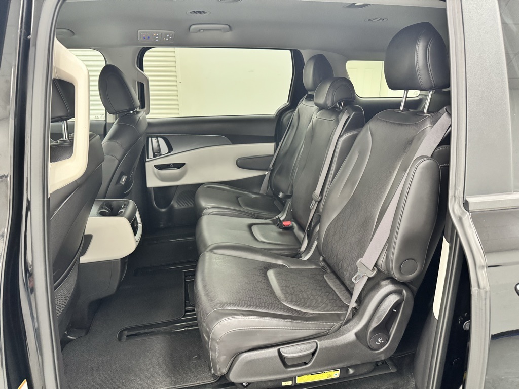 2024 Kia Carnival LX photo 10