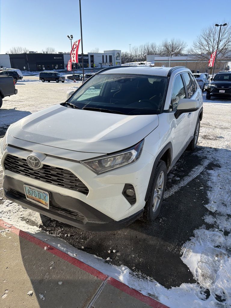 2020 Toyota RAV4 XLE's photo